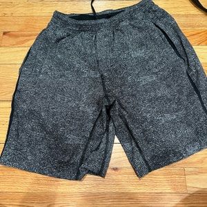 Mens LuLulemon 9 inch shorts pace breaker shorts black and white speckled